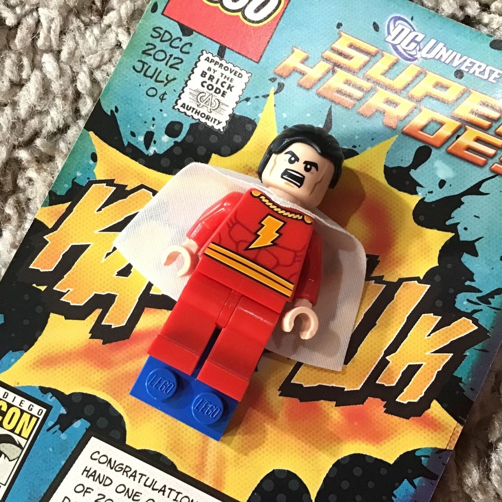 LEGO DC SHAZAM MINI FIGURE 2012 SDCC ULTRA RARE - Picture 1 of 6